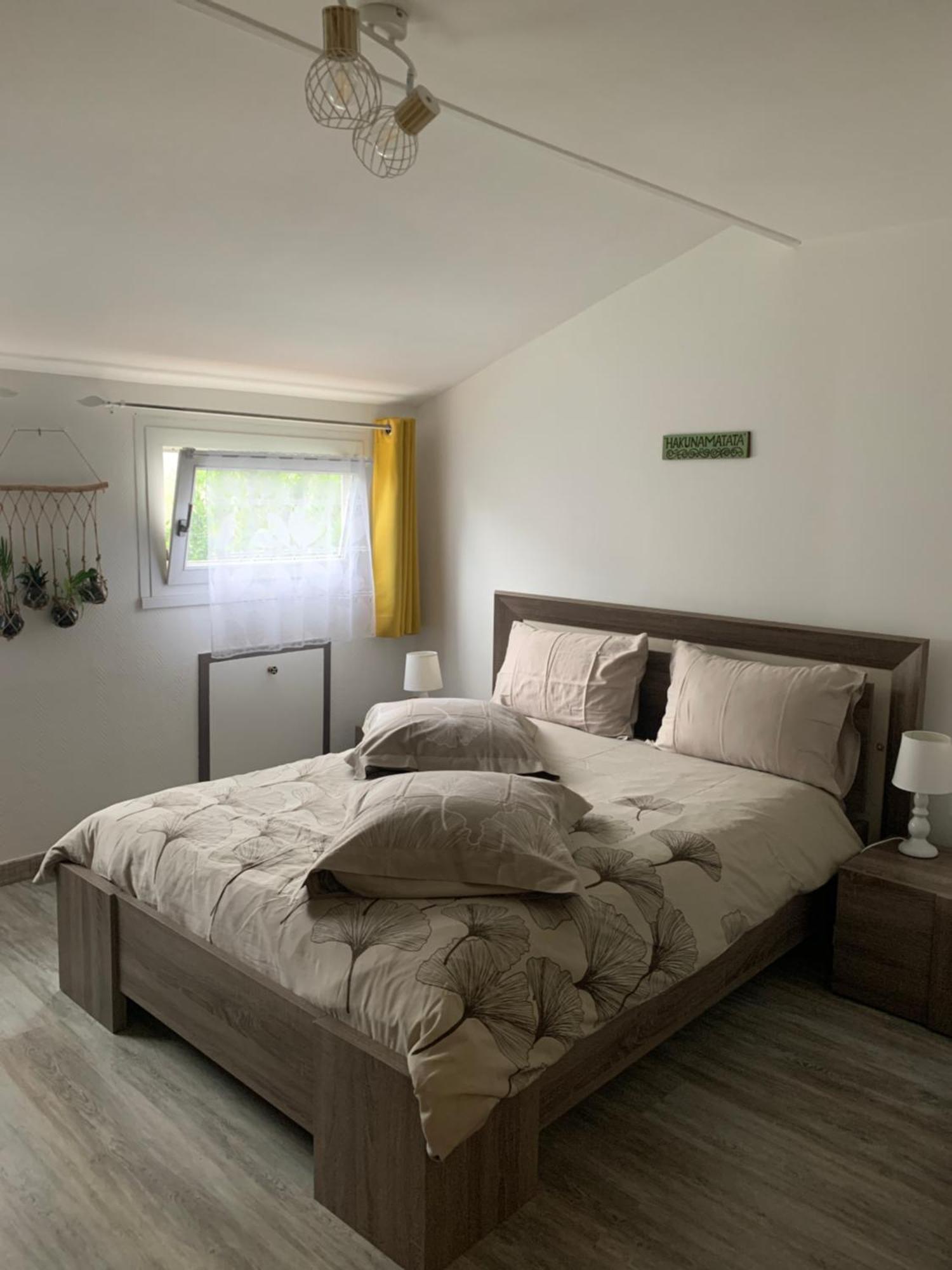 Chez Fifi&Stella Hotell Neufmoutiers-en-Brie Exteriör bild